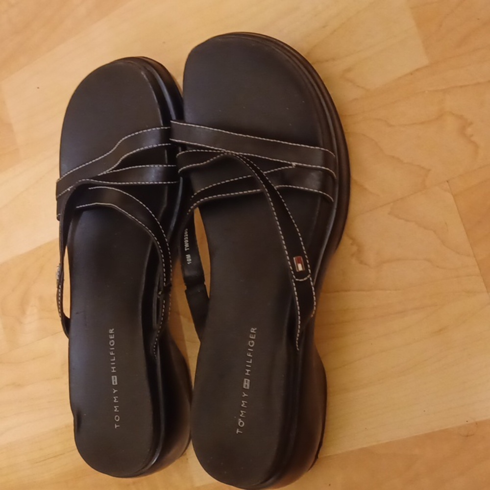 Tommy Hilfiger size 10 black sandals